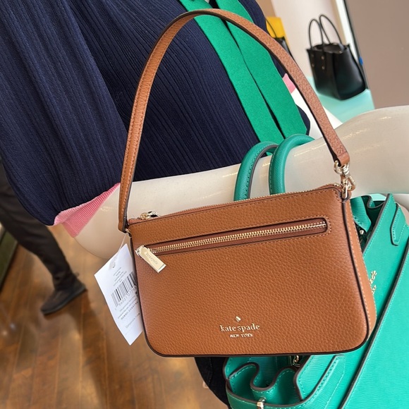 Kate Spade Leila Pebble Leather Convertible Wristlet Wallet Clutch
Warm Gngrbrd - Picture 12 of 16